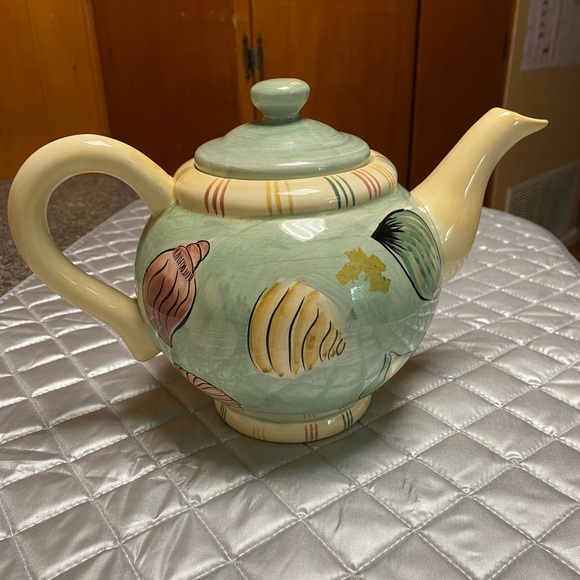 Young’s Heartfelt Creation Kitchen Living Shell Collection Teapot. - Picture 1 of 13